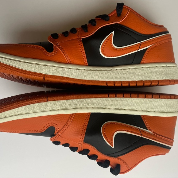 Jordan 1 Low SE Sport Spice/Black Coconut Milk - Picture 2 of 7